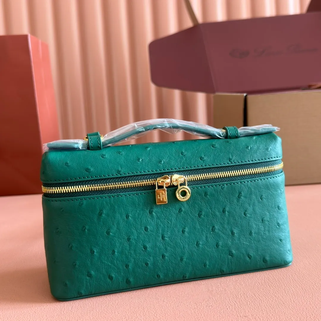 p1160💋💋💋【Original leather all-steel configuration counter complete package】 𝐋𝐨𝐫𝐨 𝐏𝐢𝐚𝐧@ Extra pocket L19 series handbag/crossbody bag The most comfortable life is when it is not defined, just like loro The material design of pian@ does not require complicated design styles. The simple and soft outline is elegant and durable, like an exquisite cosmetic case, which perfectly balances appearance and functionality. The leather is delicate and feels as soft as butter. The small bag has a large capacity. It is not only portable with a thin shoulder strap, but can also be worn cross-body. Sisters who have a special liking for minimalist style can buy it. It is simple and versatile. The simpler, the more different. Stars and Instagram celebrities are all planting it. There are two sizes of 19 cm and 27 cm. One is exquisite and casual, and the other is elegant and grand. Size: Small: length 19×width 7×height 12cm (